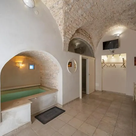 Hébergement de vacances Jacuzzi Iv Monte Romantic With Hot Tub *